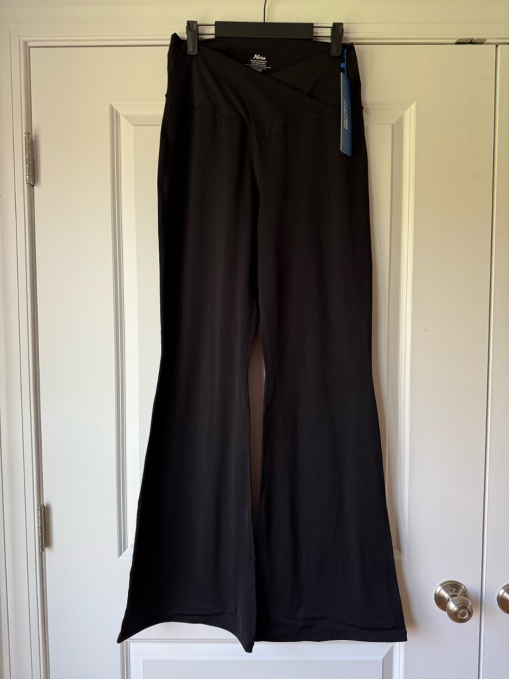 NWT, Nirlon Yoga High V-Waist Flare Leggings in Black, XL (Measures closer to L)